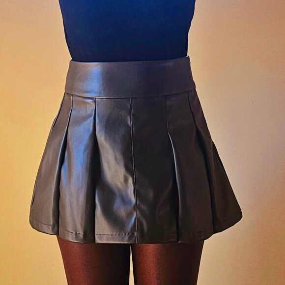 Faux-Leather Pleated Mini Skirt - Picture 4 of 8